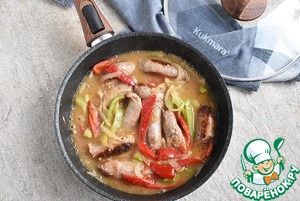 Колбаски с перцем в пикантном яблочном соусе Колбаски с перцем в пикантном яблочном соусе