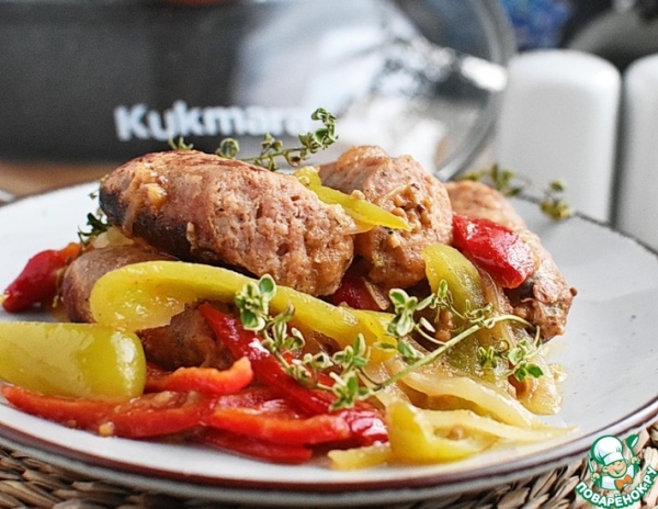 Колбаски с перцем в пикантном яблочном соусе Колбаски с перцем в пикантном яблочном соусе