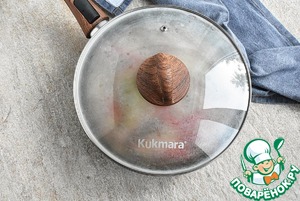 Колбаски с перцем в пикантном яблочном соусе Колбаски с перцем в пикантном яблочном соусе