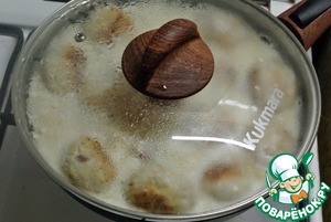 Куриные шарики с грибами и капустой