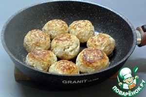 Куриные шарики с грибами и капустой