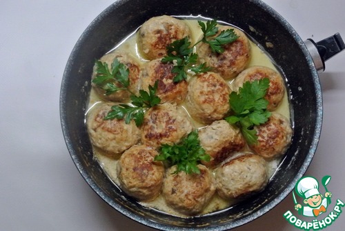 Куриные шарики с грибами и капустой