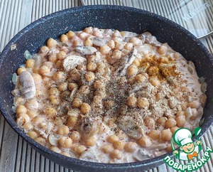 Нут с грибами в сметанном соусе