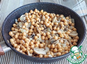 Нут с грибами в сметанном соусе