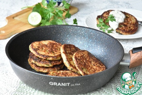 Оладьи из цветной капусты с греческим соусом Оладьи из цветной капусты с греческим соусом