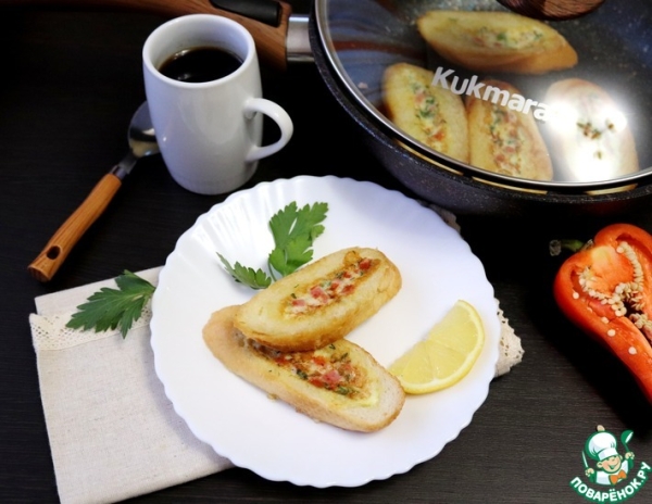 Омлет в батоне на завтрак