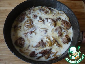 Печень куриная в сливочно-луковом соусе