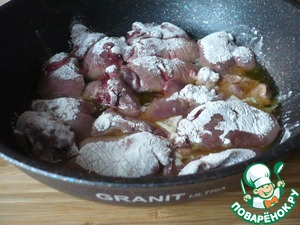 Печень куриная в сливочно-луковом соусе