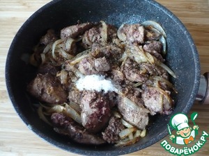Печень куриная в сливочно-луковом соусе