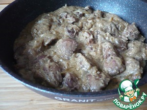 Печень куриная в сливочно-луковом соусе