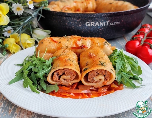 Пельменные рулетики с мясом и овощами