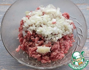 Пельменные рулетики с мясом и овощами