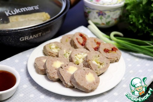 Рулеты с начинкой на сковороде в пергаменте