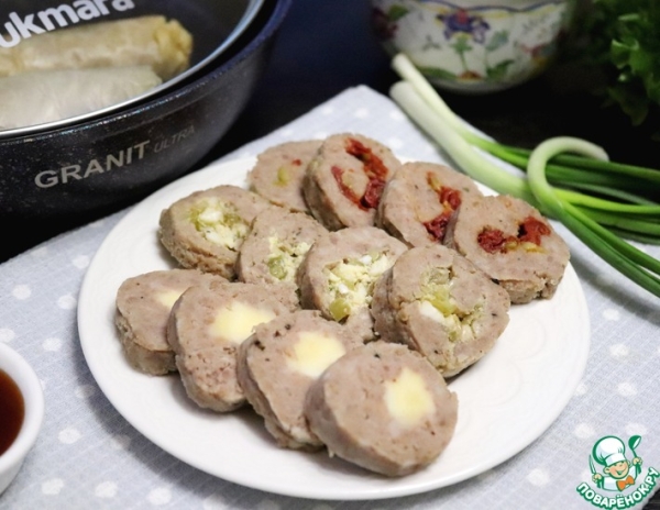 Рулеты с начинкой на сковороде в пергаменте