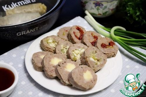 Рулеты с начинкой на сковороде в пергаменте