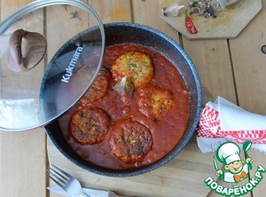 Рыбные котлеты в пикантном томатном соусе