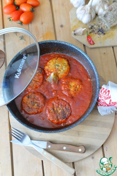 Рыбные котлеты в пикантном томатном соусе