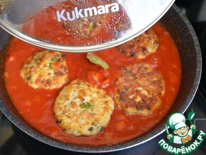 Рыбные котлеты в пикантном томатном соусе