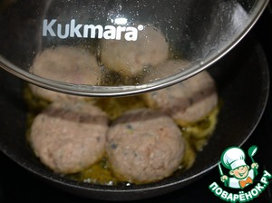 Рыбные котлеты в винно-томатном соусе Рыбные котлеты в винно-томатном соусе