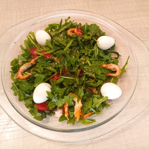 Салат из рукколы с креветками