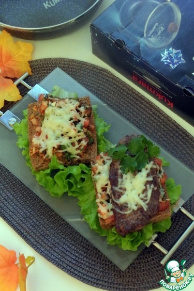 Сэндвич с говядиной и помидорной сальсой