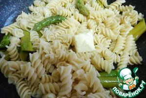 Спирали со спаржей и желтком