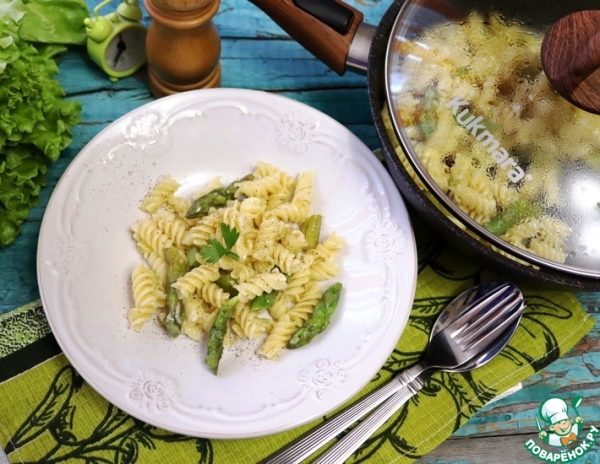 Спирали со спаржей и желтком