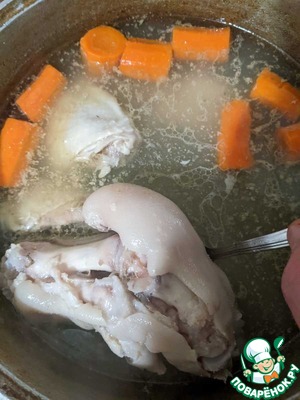 Свиные ножки с картофелем Свиные ножки с картофелем