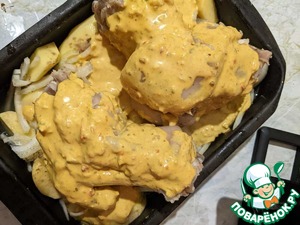 Свиные ножки с картофелем Свиные ножки с картофелем