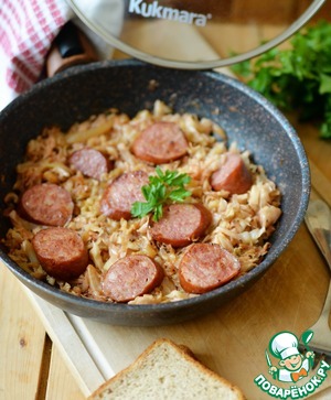 Тушёная капуста с колбасками по-чешски Тушёная капуста с колбасками по-чешски