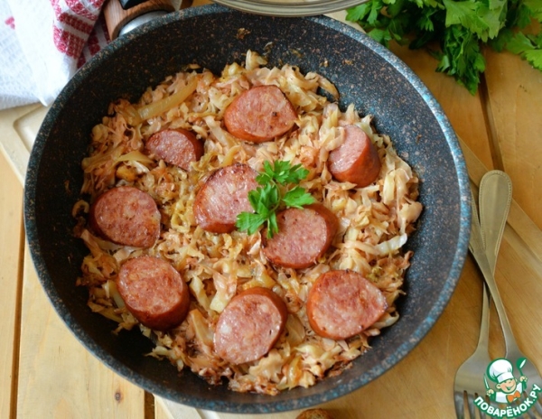 Тушёная капуста с колбасками по-чешски Тушёная капуста с колбасками по-чешски