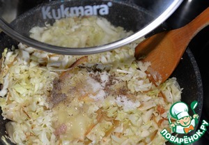 Тушёная капуста с колбасками по-чешски Тушёная капуста с колбасками по-чешски