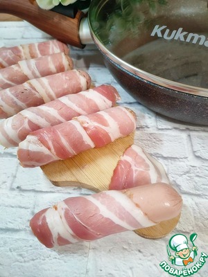 Жареные сосиски в беконе Жареные сосиски в беконе