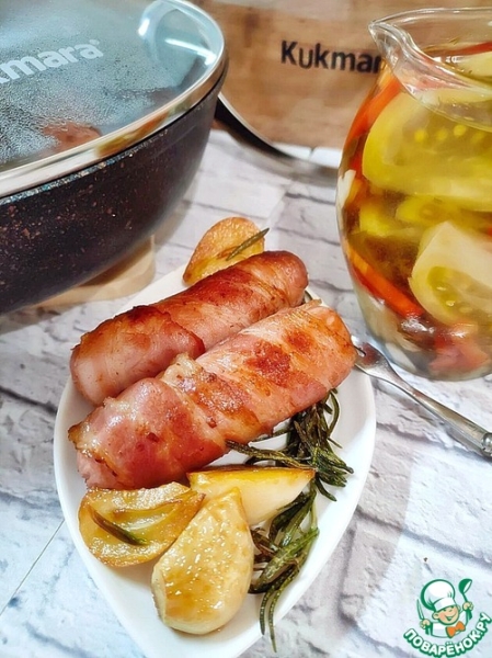 Жареные сосиски в беконе Жареные сосиски в беконе