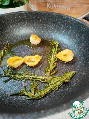 Жареные сосиски в беконе Жареные сосиски в беконе