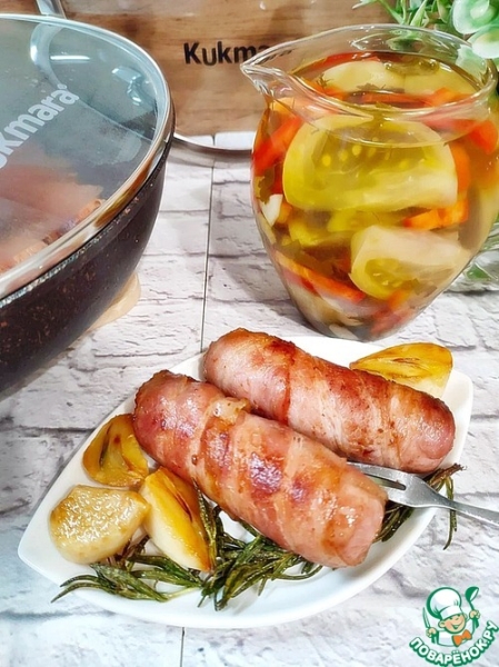 Жареные сосиски в беконе Жареные сосиски в беконе