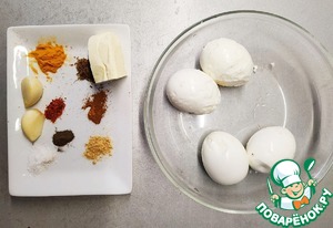 Жареные вареные яйца со специями