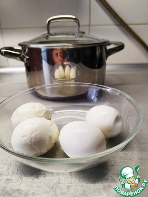 Жареные вареные яйца со специями