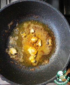 Жареные вареные яйца со специями