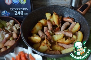 Жареный картофель с колбасками