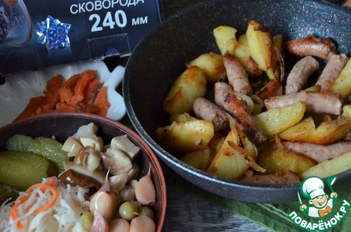 Жареный картофель с колбасками