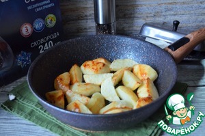 Жареный картофель с колбасками