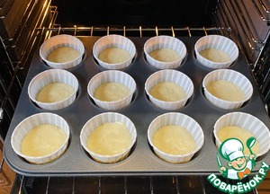 Капкейки с начинкой, украшенные кремом Капкейки с начинкой, украшенные кремом