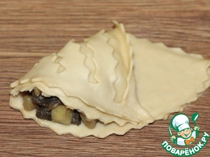 Дрожжевые пирожки с грибной начинкой