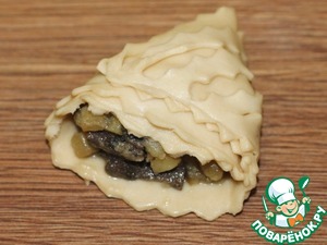 Дрожжевые пирожки с грибной начинкой