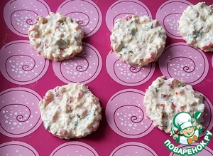 Творожные оладьи с овощами и ветчиной