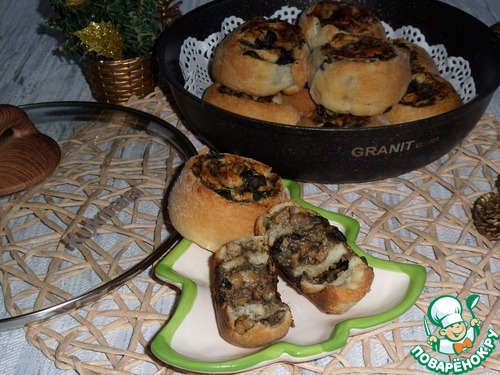 Слойки "Завитушки" с курицей и грибами Слойки "Завитушки" с курицей и грибами