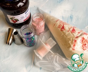 Капкейки с начинкой, украшенные кремом Капкейки с начинкой, украшенные кремом