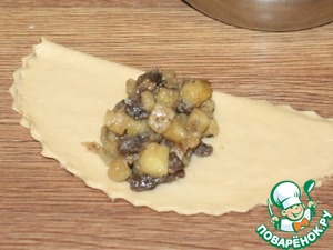 Дрожжевые пирожки с грибной начинкой