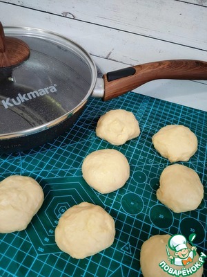 Пончики с джемом и лимонной глазурью